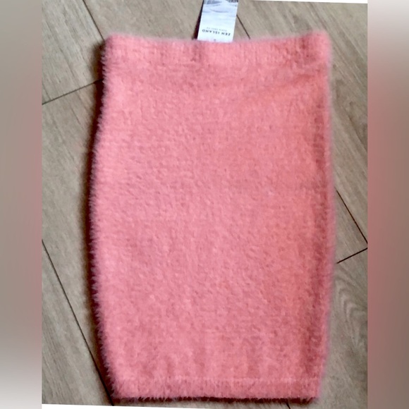 Hot & Delicious fuzzy, knit, eyelash or boucle style in skirt coral pink NEW - Picture 11 of 14